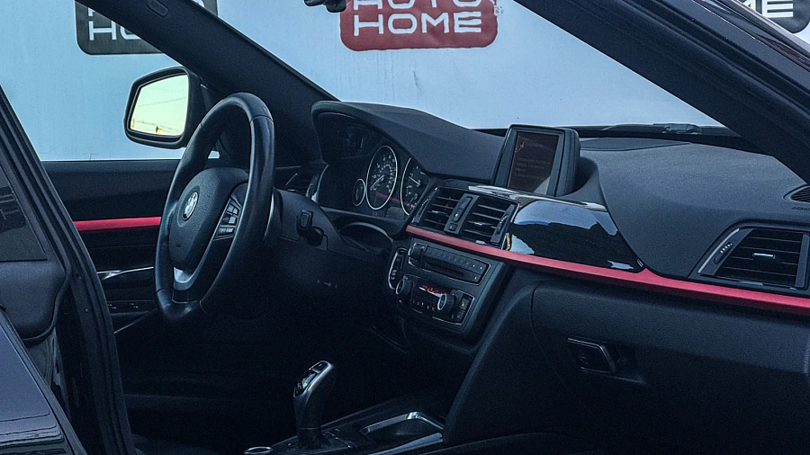 BMW 3 серии, 2015г., передний привод, автомат
