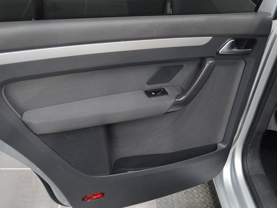 Volkswagen Touran, 2011г., передний привод, робот