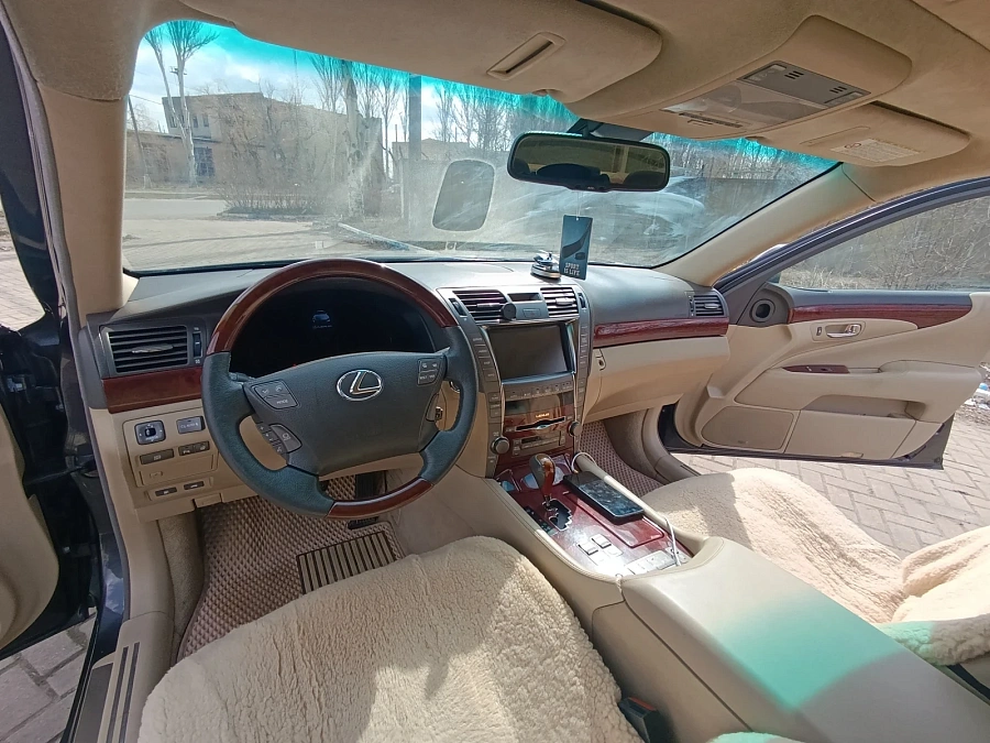 Lexus LS, 2008г., задний привод, автомат
