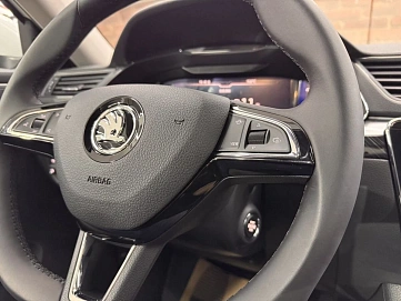 Skoda Superb, 2025г, передний привод, робот