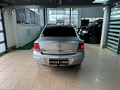 Opel Astra, 2011г., передний привод, механика