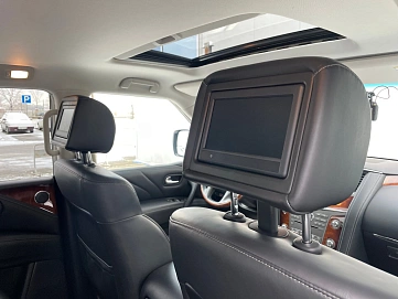 Infiniti QX80, 2017г, передний привод, автомат