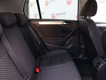 Volkswagen Golf, 2012г, передний привод, механика