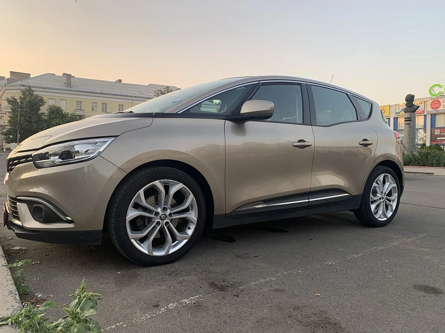 Renault Scenic, 2017г., передний привод, робот