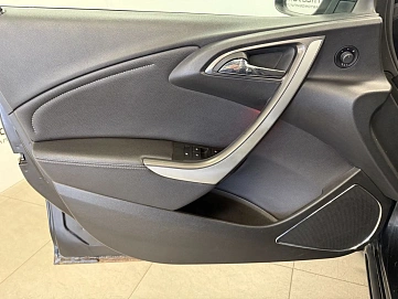 Opel Astra, 2011г, передний привод, автомат