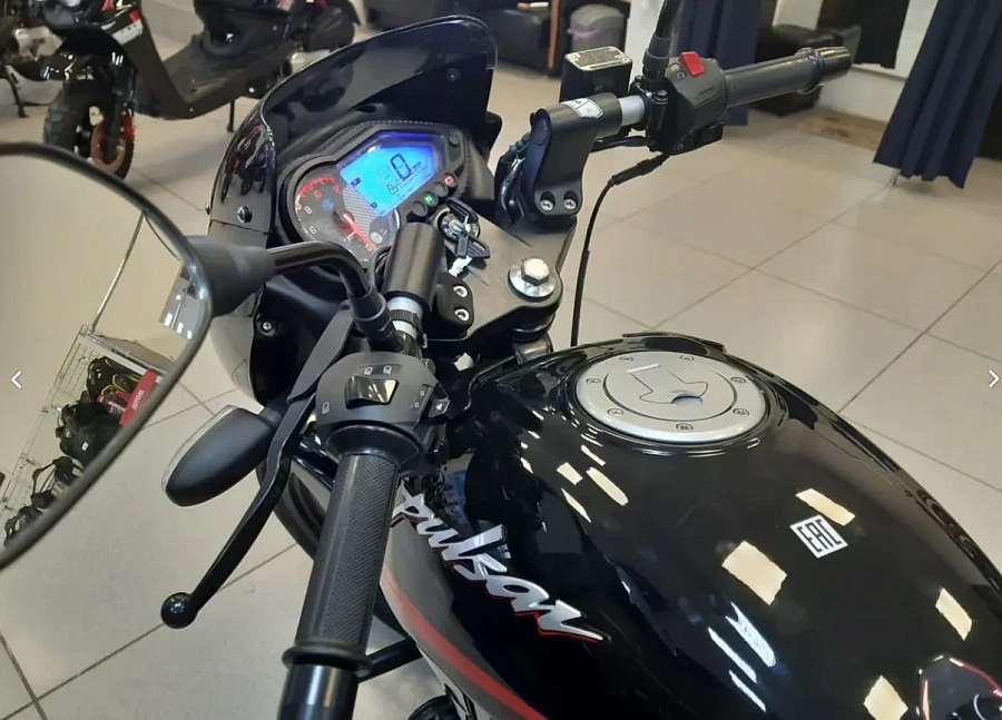Bajaj Pulsar 180, 2025г.