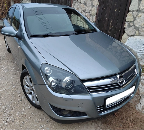 Opel Astra, 2012г., передний привод, автомат