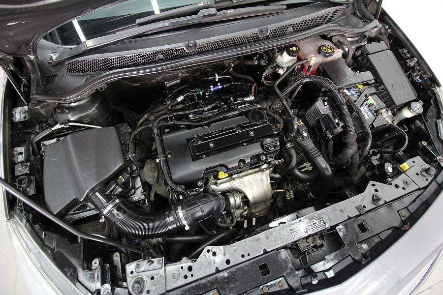 Opel Astra, 2012г., передний привод, автомат