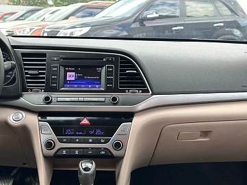 Hyundai Elantra, 2018г, передний привод, автомат