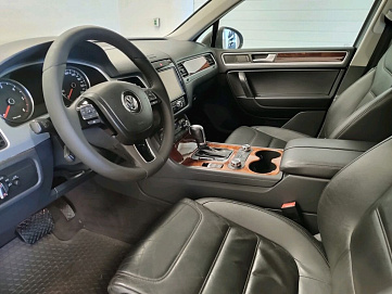 Volkswagen Touareg, 2010г, передний привод, автомат