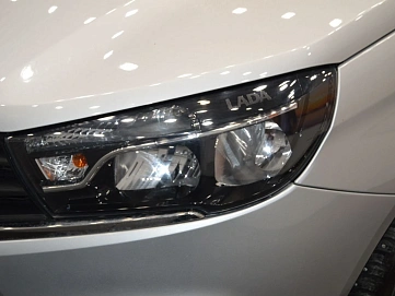 Lada (ВАЗ) Vesta, 2022г, передний привод, механика