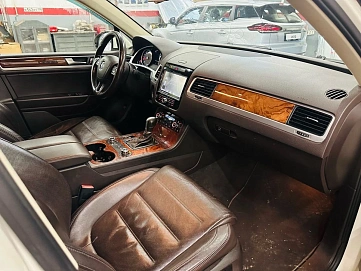 Volkswagen Touareg, 2011г, полный привод, автомат