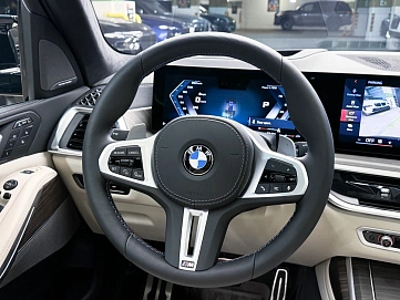 BMW X7, 2025г, полный привод, автомат