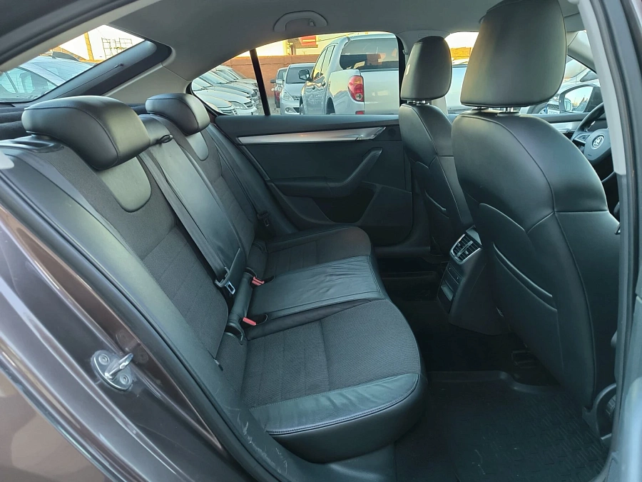 Skoda Octavia, 2014г., передний привод, робот