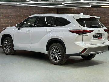 Toyota Highlander, 2025г, полный привод, автомат