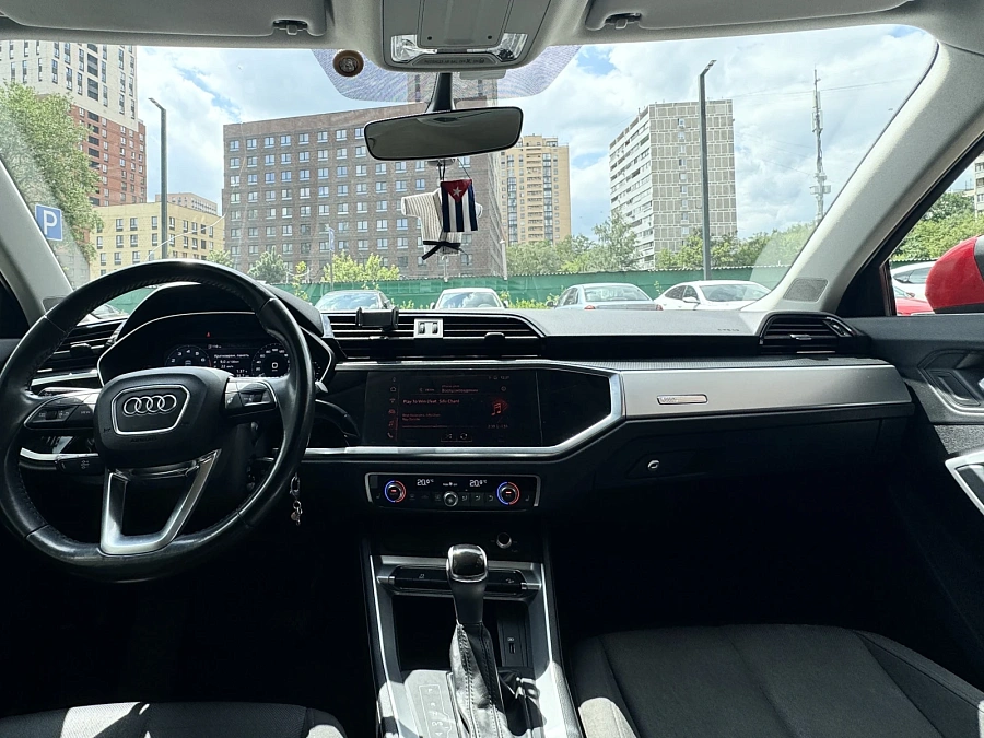 Audi Q3, 2020г., передний привод, робот