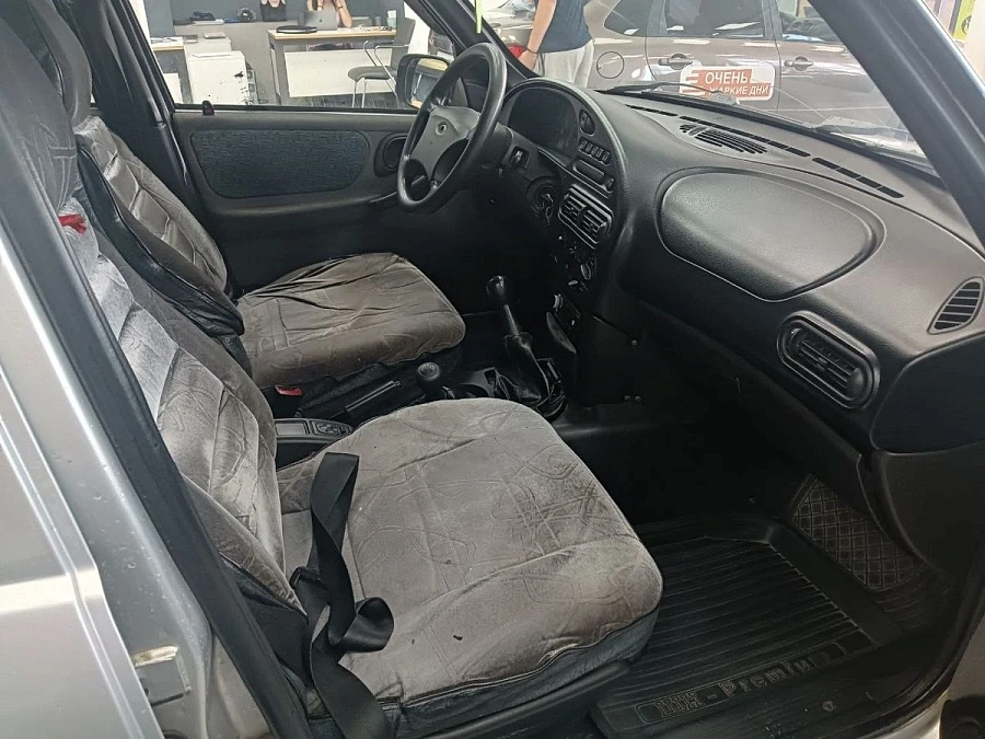 Chevrolet Niva, 2005г., полный привод, механика
