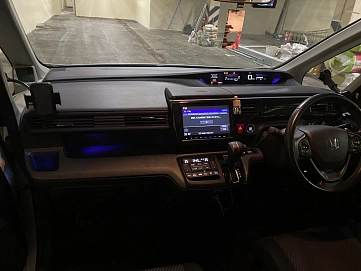 Honda Stepwgn, 2016г, передний привод, вариатор