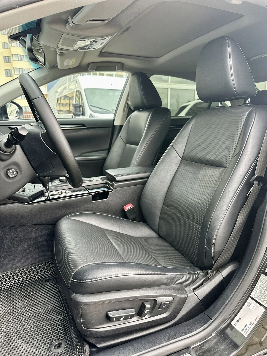 Lexus ES, 2015г., передний привод, автомат