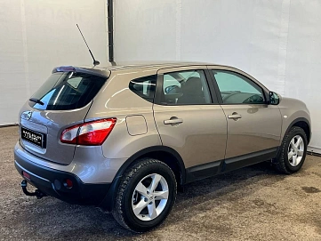 Nissan Qashqai, 2011г, передний привод, механика