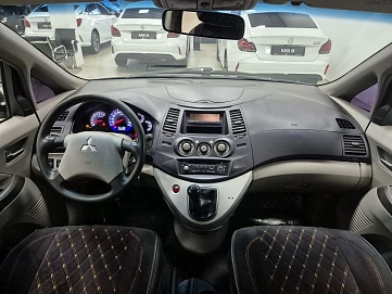 Mitsubishi Grandis, 2004г, полный привод, механика