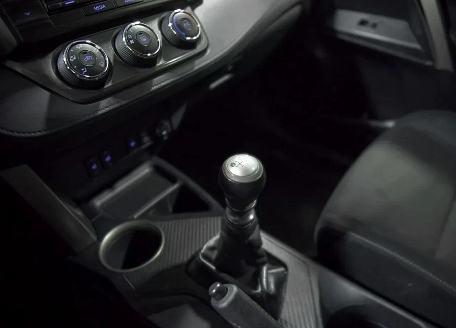 Toyota RAV4, 2014г., передний привод, механика