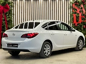 Opel Astra, 2013г., передний привод, механика