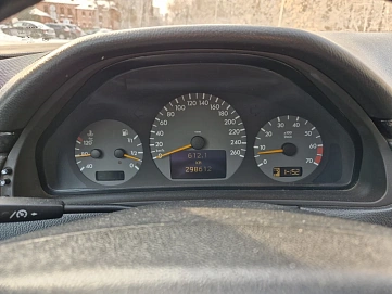 Mercedes-Benz E-Класс, 2002г, задний привод, автомат