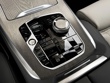 BMW X7, 2025г, полный привод, автомат