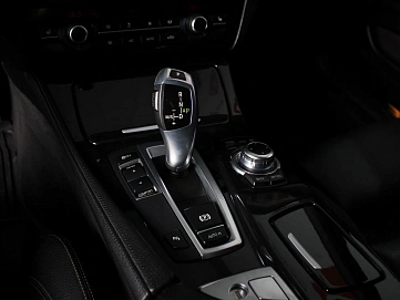 BMW 5 серии, 2015г., задний привод, автомат