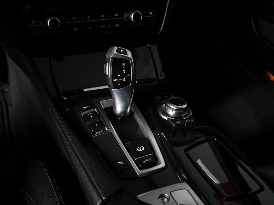 BMW 5 серии, 2015г., задний привод, автомат