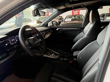 Audi A3, 2023г, передний привод, робот