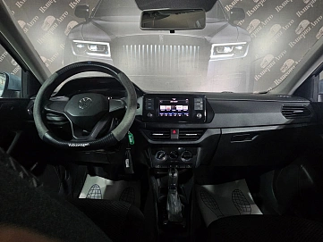 Volkswagen Polo, 2021г, передний привод, автомат