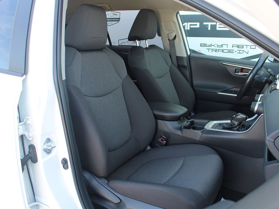 Toyota RAV4, 2019г., полный привод, вариатор