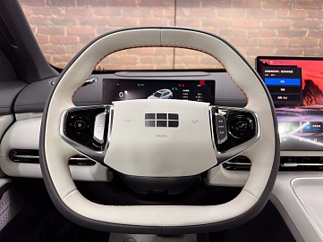 Geely Galaxy Starship 7, 2025г, передний привод, робот