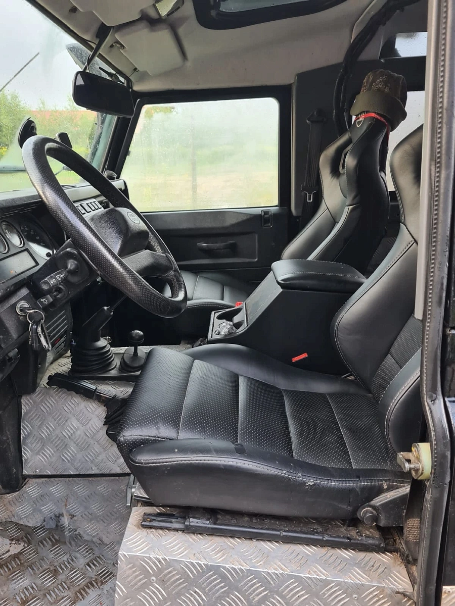 Land Rover Defender, 2006г., полный привод, механика