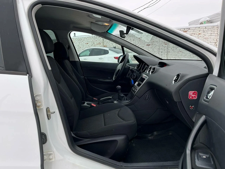 Peugeot 408, 2013г., передний привод, механика