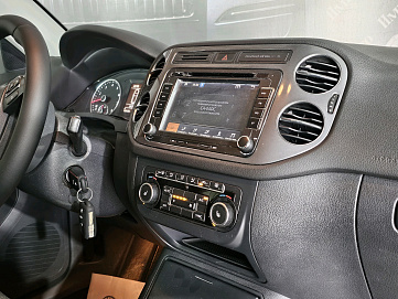 Volkswagen Tiguan, 2013г, передний привод, робот