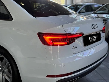 Audi A4, 2019г, передний привод, робот
