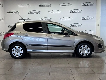 Peugeot 308, 2011г, передний привод, автомат