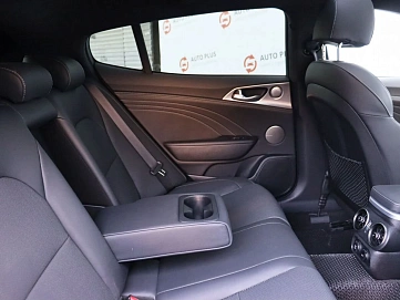 Kia Stinger, 2023г, полный привод, автомат