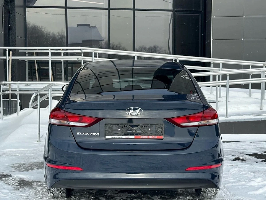 Hyundai Elantra, 2016г., передний привод, автомат