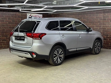 Mitsubishi Outlander, 2019г, передний привод, вариатор
