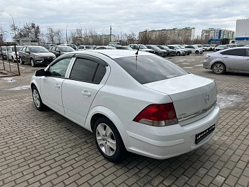 Opel Astra, 2012г, передний привод, механика