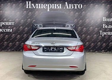 Hyundai Sonata, 2011г, передний привод, автомат