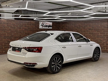 Skoda Superb, 2025г, передний привод, робот