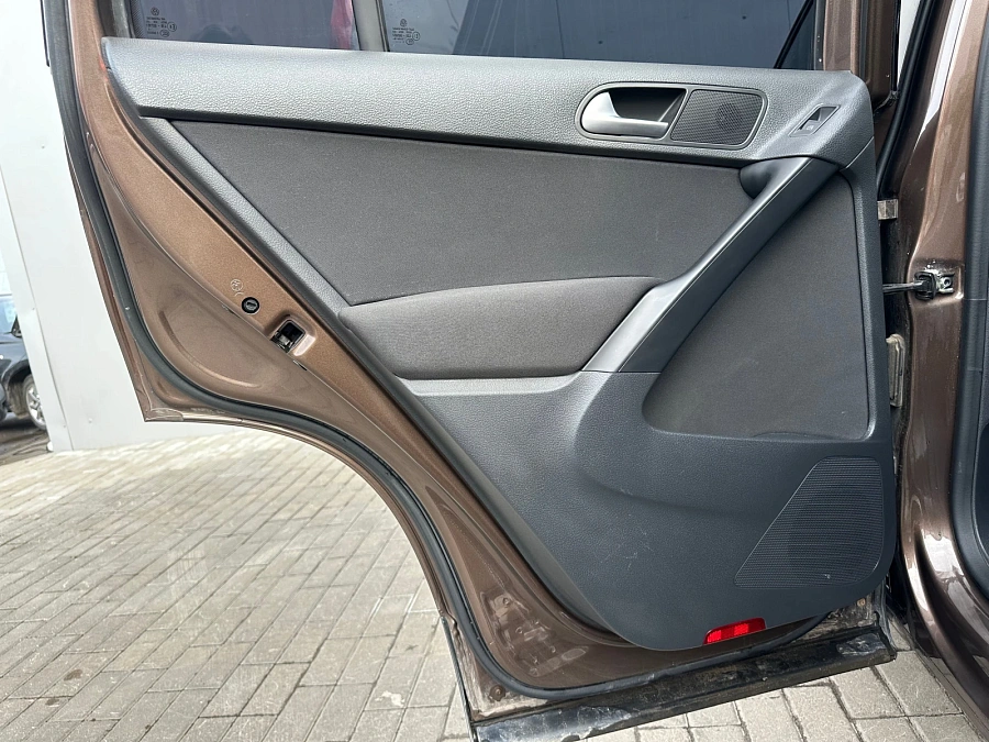 Volkswagen Tiguan, 2015г., полный привод, автомат