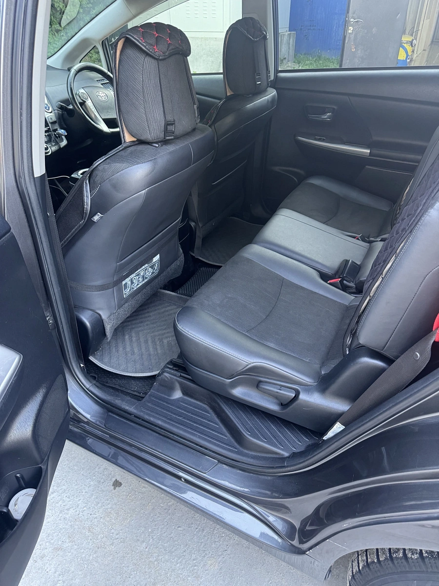 Toyota Prius Alpha, 2016г., передний привод, автомат