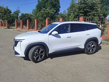 Geely Atlas, 2024г, передний привод, робот