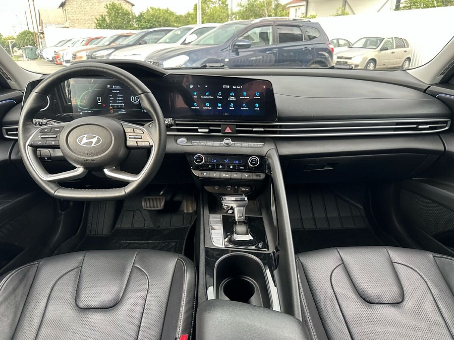 Hyundai Elantra, 2023г., передний привод, автомат